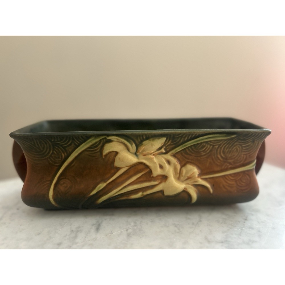 Roseville pottery 1393-8" Green Zephyr lily window box planter